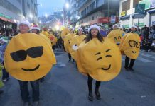 La Navidad arranca con un multitudinario y multicultural desfile en La Paz Miles de niños junto a sus padres se congregaron hoy para presenciar la tercera versión de un desfile destinado a fortalecer el espíritu navideño en La Paz.