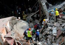 Denuncian desvío millonario de ayudas a damnificados de sismos en México La Ciudad de México contará con un presupuesto de 8.700 millones de pesos (unos 441 millones de dólares) para el Fondo de Reconstrucción tras el terremoto del pasado 19 de septiembre, que dejó centenares de edificios dañados, informó hoy el alcalde, Miguel Ángel Mancera.