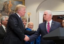 Donald Trump, instó hoy a la NASA a "soñar en grande" Cuando se cumplen 45 años de la última pisada humana en la Luna, el presidente, Donald Trump, instó hoy a la NASA a "soñar en grande" y establecer "una base" en el satélite como paso previo para llegar en la primera misión tripulada a Marte.