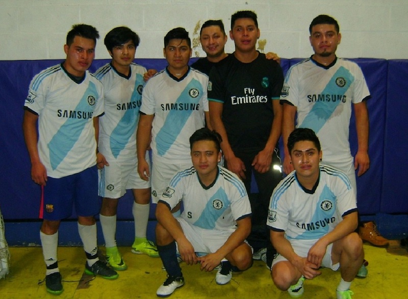 Integrantes del sexteto La Unión, que vienen desempenando un excelente trabajo, compitiendo en el campeonato los viernes en la Fair Play Soccer League/Liga Juego Limpio, en Brooklyn. (Foto: Buki Chapin)