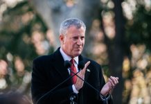Los retos del alcalde de Blasio en su segundo mandato BILL DE BLASIO NO HA SOLUCIONADO crisis de desamparados: más allá del subway: hay más de 100 mil estudiantes de la ciudad que viven con sus familias en refugios, ‘foster cares’, hoteles y otros centros para personas sin casa-apartamento propio o alquilado, o sin familia.