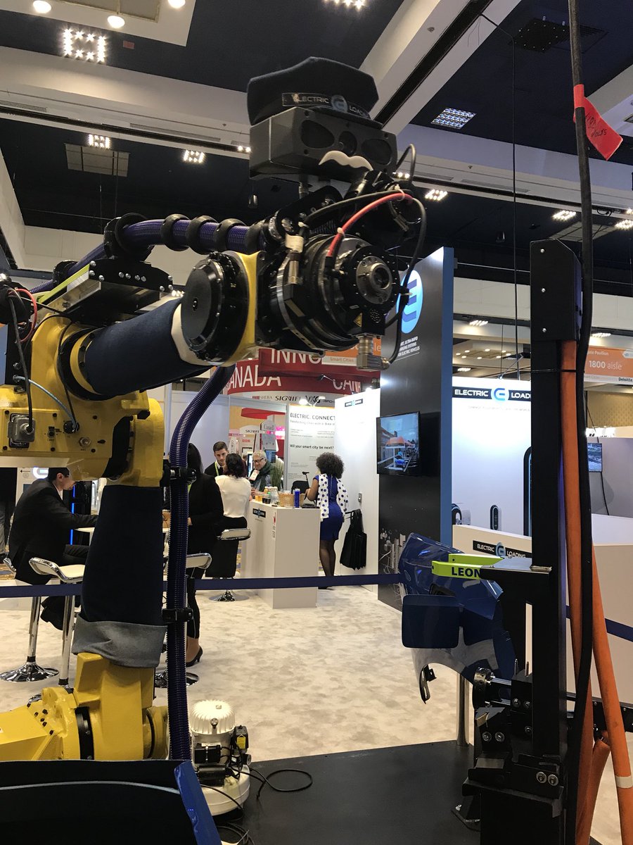 El a&ntilde;o 2018 es el de la inteligencia artificial y la CES, la n&uacute;mero uno de las ferias dedicadas a la electr&oacute;nica para consumo personal en Estados Unidos, le dedica un pabell&oacute;n entero, donde hay robots para todos los gustos y tareas que asombran a los miles de visitantes. (foto twitter @CES)