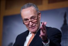 Trump culpa a líder demócrata de obstáculos para salvar plan migratorio DACA Trump culpa a Chuck Schumer, de las dificultades para alcanzar un pacto migratorio que incluya una solución para el programa DACA.
