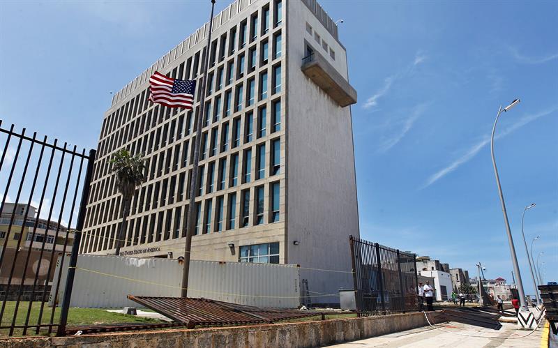 Fotograf&iacute;a de archivo del 11 de septiembre de 2017, de la embajada de Estados Unidos en La Habana (Cuba). 