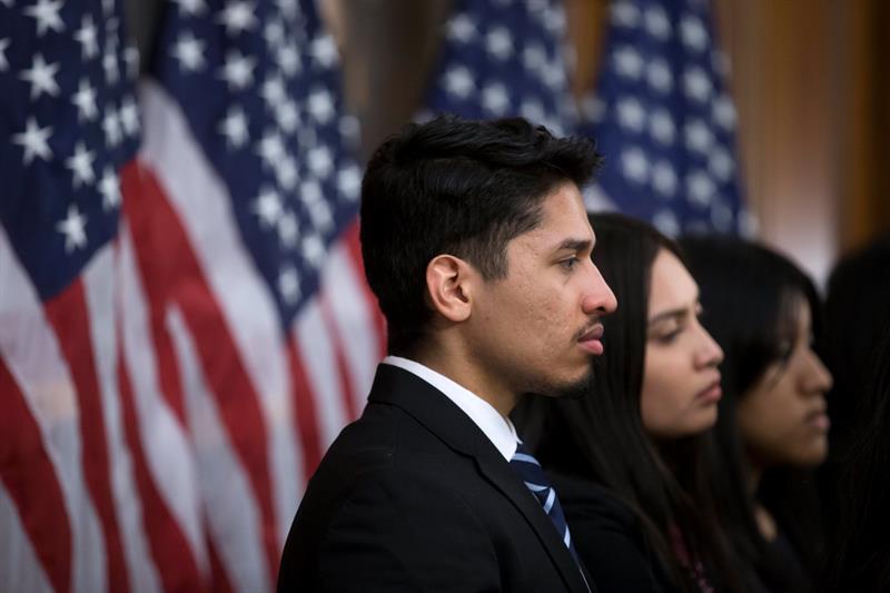  Beneficiarios del DACA atienden una conferencia de prensa instando a la acci&oacute;n del Congreso para los Dreamers