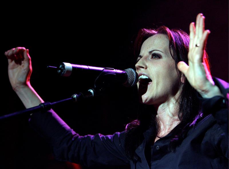 Dolores O'Riordan, l&iacute;der de la banda irlandesa The Cranberries.