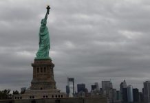 Nueva York abrirá Estatua de la Libertad pese a cierre parcial del Gobierno Nueva York abrirá el lunes la Estatua de la Libertad y la isla de Ellis, dos de las estrellas turísticas de la ciudad