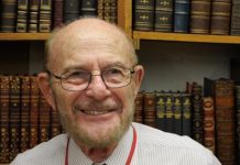 Fred Bass, el dueño actual de la legendaria librería neoyorquina Strand, murió hoy a los 89 años. (foto twitter)