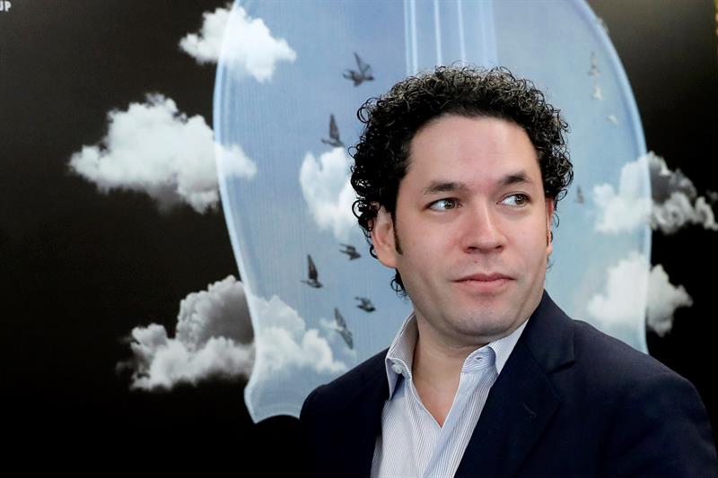 El director de orquesta Gustavo Dudamel, durante la rueda de prensa en la que presentaron los detalles del concierto de la Orquesta Filarm&oacute;nica de Viena. 