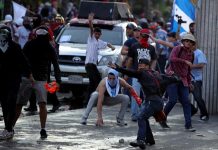 Unos 20 lesionados en protesta contra supuesto fraude electoral en Honduras Al menos una veintena de personas, entre civiles, policías y militares, resultaron lesionados durante una manifestación contra el presunto fraude en las elecciones generales del 26 de noviembre de 2017.