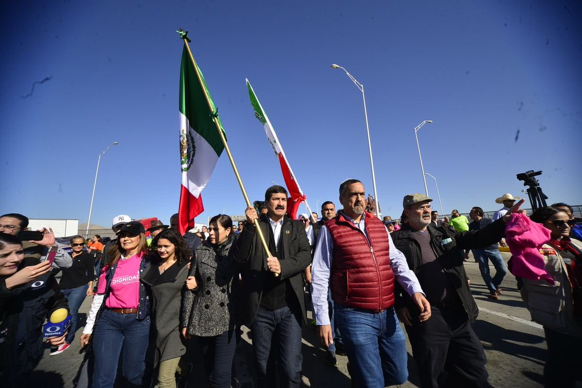 La marcha contra la corrupción en México partió hoy de la fronteriza Ciudad Juárez encabezada por el gobernador de Chihuahua, Javier Corral. (foto twitter @Javier_Corral)