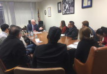 El Presidente del Caucus Demócrata organiza mesa redonda con grupos de Derechos de Inmigrantes El Presidente del Caucus Demócrata, Joe Crowley, Organiza Mesa Redonda con Grupos de Derechos de Inmigrantes