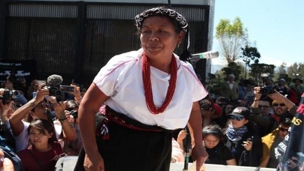 Un grupo armado asalt&oacute; a tres periodistas y dos activistas que viajaban en la caravana de la aspirante a la Presidencia de M&eacute;xico, Mar&iacute;a de Jes&uacute;s Patricio. (foto twitter @teleSURtv)