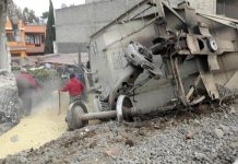 Cinco personas mueren al descarrilar un tren de carga en el centro de México Operaciones de rescate en el lugar del accidente de tren de carga hoy, jueves 18 de enero de 2018, en Ecatepec.