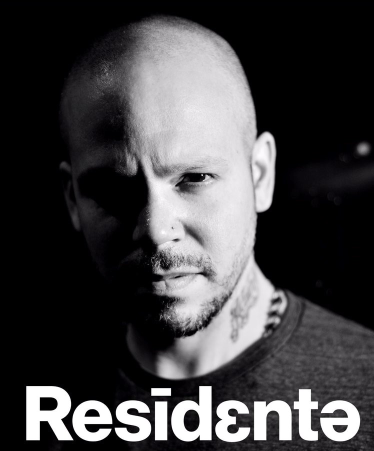 El álbum "Residente", el primero solitario del rapero puertorriqueño del mismo nombre, encabezó la lista de las veinte producciones discográficas más sobresalientes de la Fundación Nacional para la Cultura Popular. (foto twitter @Residente)
