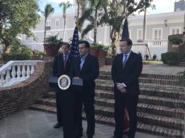 Ricardo Rosselló, se reunió hoy con los senadores estadounidenses Richard Blumenthal y Chris Murphy, quienes exigieron trato justo para la isla caribeña en la ayuda suplementaria para desastres por los huracanes. (foto twitter @ricardorossello)