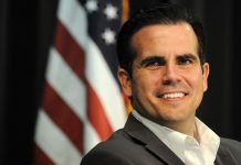 Ricardo Rosselló, firmó hoy un proyecto de ley que establece el derecho de los ciudadanos de la isla a expresarse, mediante voto simbólico.