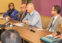 Rick Scott asegura que Trump está "comprometido" con Puerto Rico Rick Scott mientras habla en una mesa redonda hoy, martes 2 de enero de 2018, en la Universidad Albizu en Doral, Florida.