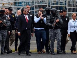 Prisión preventiva al exgobernador mexicano Borge, acusado de corrupción Roberto Borge en la llegada al Aeropuerto Internacional de la Ciudad de México.