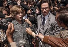 Mark Wahlberg y su agencia donan 2 millones de dólares al fondo "Time is Up" Tras las críticas de la disparidad salarial entre los actores de "All The Money in the World", Mark Wahlberg ha anunciado hoy que donará los 1,5 millones de dólares que cobró por rodar nuevas escenas. Foto SONY PICTURES ENTERTAINMENT