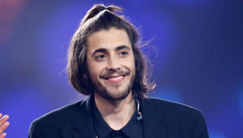 Salvador Sobral, vencedor de la última edición de Eurovisión, recibió el alta médica este jueves por la tarde tras el trasplante de corazón. (foto twitter)