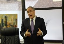 SCOTT STRINGER forma parte de la lista de posibles aspirantes a reemplazar al alcalde Bill de Blasio en el primer sillón municipal de la ciudad, por el Partido Demócrata.