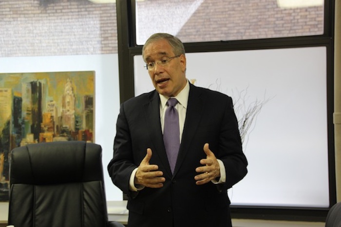 SCOTT STRINGER forma parte de la lista de posibles aspirantes a reemplazar al alcalde Bill de Blasio en el primer sill&oacute;n municipal de la ciudad, por el Partido Dem&oacute;crata.