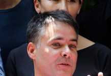 Sebastián Lelio: Se debe hablar de género en Chile "sin estrechez de corazón" Sebastian Lelio, director y coguionista de la película chilena "Una mujer fantástica", habla con los medios de comunicación.