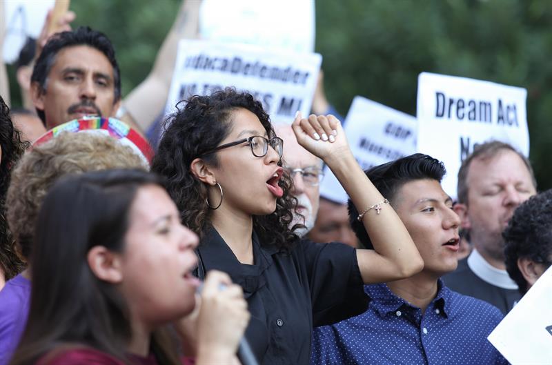 El gobernador de Nueva York, Andrew Cuomo, anunció hoy que su administración asegurará que los "soñadores" puedan continuar disfrutando de su cobertura de Medicaid incluso si se producen cambios en la legislación federal.