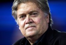 Bannon reitera su apoyo a Trump tras polémica y dice que es "un gran hombre" El exasesor presidencial Steve Bannon reiteró hoy su apoyo a Donald Trump, y aseguró que es "un gran hombre".