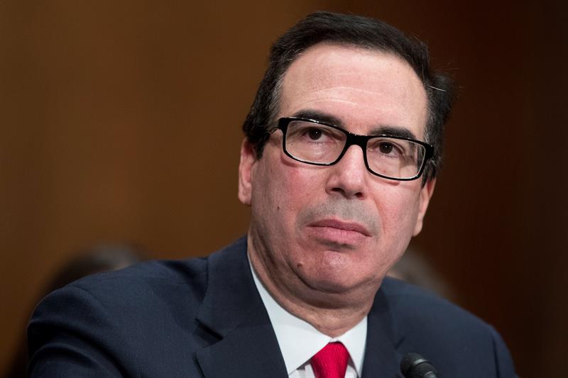 El secretario del Tesoro, Steven Mnuchin, comparece ante la Banca Senatorial, Vivienda y Asuntos Urbanos sobre el Informe Anual del Consejo de Supervisi&oacute;n de la Estabilidad Financiera al Congreso, en el Capitolio de Washigton 