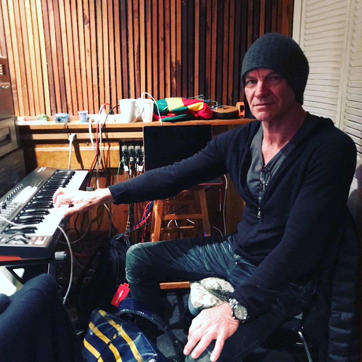 El cantante británico Sting actuará en directo en la 60 edición de los premios Grammy. (foto twitter @OfficialSting)