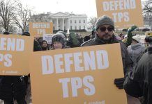 Inmigrantes rechazan frente a la Casa Blanca el fin del TPS salvadoreño Activistas pro inmigración, líderes comunitarios e inmigrantes protestan hoy, lunes 8 de enero de 2018, frente a la Casa Blanca, en Washington (Estados Unidos), contra la cancelación del estatus de protección temporal (TPS) a los salvadoreños.