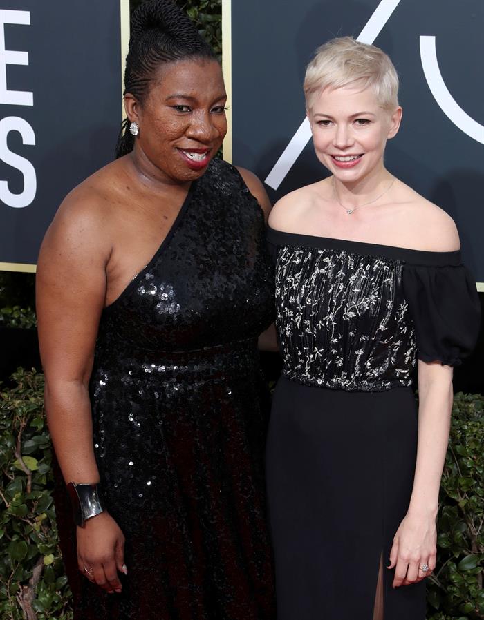 Tarana Burke, fundadora del movimiento #MeToo junto a Michelle Williams.