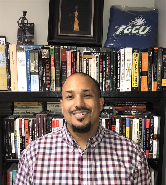 Ted Thornhill, el profesor que llev&oacute; el nombre de la Florida Gulf Coast University (FGCU) a los titulares de los medios estadounidenses con un curso sobre "Racismo blanco".