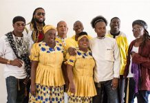 Con "Umalali" el Caribe garífuna se acerca a Miami Algunos de los integrantes de The Garifuna Collective, que reúne a cinco músicos y dos cantantes, todos beliceños salvo una mujer hondureña.