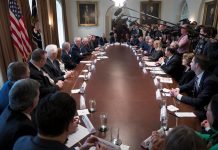 Trump apuesta por impulsar reforma migratoria una vez que se reemplace DACA El presidente estadounidense Donald Trump se reúne en la Casa Blanca con unos 25 congresistas y senadores de ambos partidos hoy, martes 9 de enero de 2018, en Washington