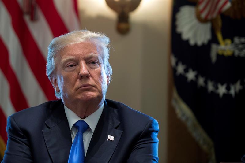 El presidente de EE.UU., Donald Trump, participa en una reuni&oacute;n con unos 25 congresistas y senadores de ambos partidos en la Casa Blanca de Washington,