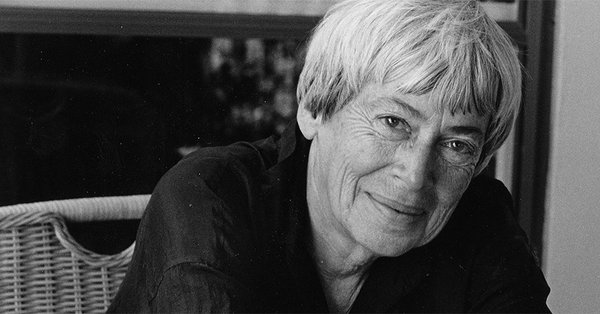 Ursula K. Le Guin muri&oacute; este martes a los 88 a&ntilde;os en su casa de Portland. (foto twitter @ursulaleguin)