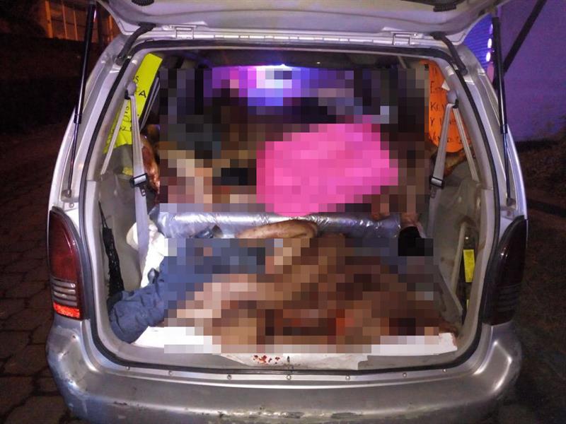 Vista de un veh&iacute;culo en el que fueron encontradas decenas de restos humanos abandonados en la noche del s&aacute;bado 13 de enero de 2018, al interior de una camioneta en la ciudad mexicana de Xalapa, capital de Veracruz, (M&eacute;xico), un estado sumido en una espiral de violencia relacionada con el narcotr&aacute;fico