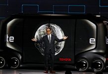 El presidente de Toyota Motor Corporation, Akio Toyoda, habla acerca del e-Palette durante el Salón Internacional de la Electrónica de Consumo 2018 (CES) en Las Vegas.