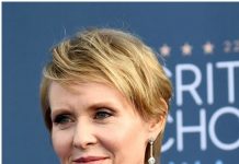 Cynthia Nixon se solidariza con inmigrantes en huelga de hambre El nombre de la actriz y activista Cynthia Nixon "tal vez" esté en la papeleta de las primarias demócratas del próximo septiembre para enfrentar al gobernador Andrew Cuomo, que buscará un tercer mandato este año.