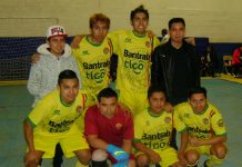 Los chapines del Marquense a pesar de haber perdido contra los Catrachos F.C., aún así, siguen liderando la tabla de posiciones en el campeonato los viernes en la Fair Play Soccer League/Liga Juego Limpio, jugandose en la sede-local del Brooklyn Junior S.C., en Brooklyn. (Foto: Buki Chapin)