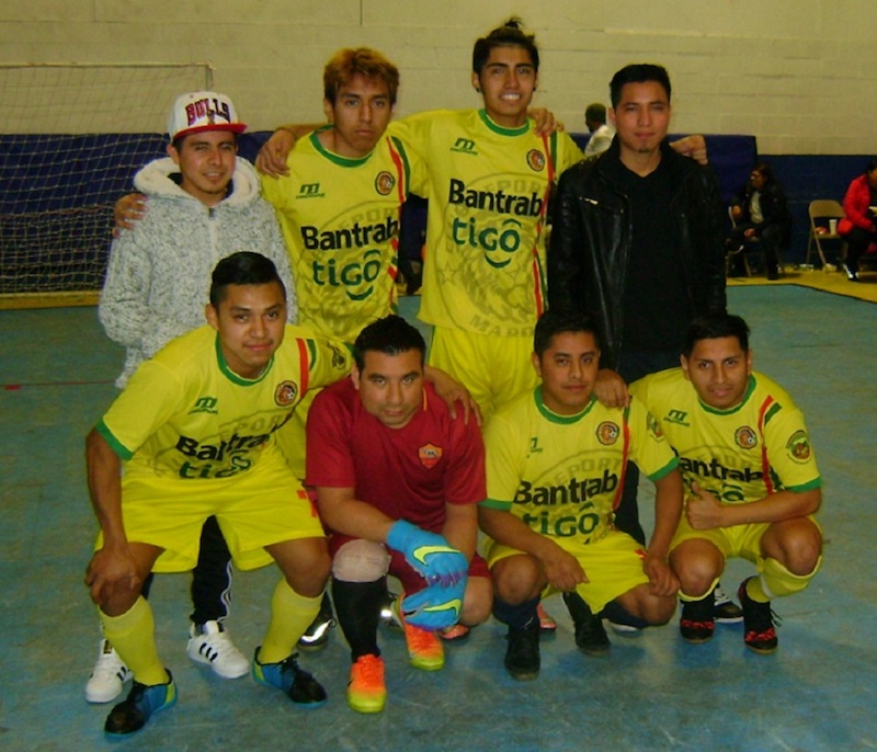 Los chapines del Marquense a pesar de haber perdido contra los Catrachos F.C., a&uacute;n as&iacute;, siguen liderando la tabla de posiciones en el campeonato los viernes en la Fair Play Soccer League/Liga Juego Limpio, jugandose en la sede-local del Brooklyn Junior S.C., en Brooklyn. (Foto: Buki Chapin)