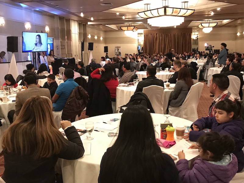 Legisladora Mart&iacute;nez y Liga de Justicia ofrecieron Foro de Migraci&oacute;n