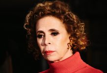 La diseñadora española Agatha Ruiz de la Prada presenta sus diseños durante la Semana de la Moda de Nueva York.