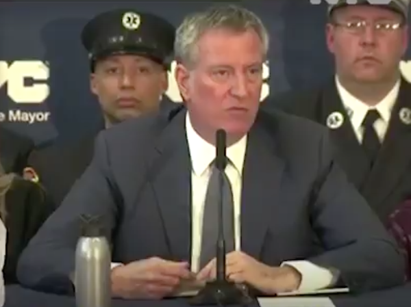 “Más neoyorquinos han muerto en años recientes por sobredosis de opioides que en accidentes de tránsito u homicidios combinados en años recientes”, indicó el alcalde Bill de Blasio.
