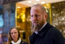 Trump nombra un jefe de campaña para buscar la reelección en 2020 Fotografía de archivo fechada el 3 de diciembre de 2016 y facilitada hoy, 27 de febrero de 2018, que muestra a Brad Parscale, director de las operaciones digitales de la campaña del presidente estadounidense Donald J. Trump, en la Trump Tower de Nueva York, Estados Unidos.