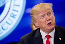 Trump rechaza sanidad universal al citar sistema "quebrado" del Reino Unido Donald Trump, criticó hoy a los demócratas por proponer una sanidad pública de cobertura universal con "grandes subidas de impuestos", a la vez que apuntó que en el Reino Unido hay protestas porque el sistema de salud está "quebrado y no funciona".