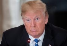 Donald Trump adelantó hoy que va a aplicar "un impuesto recíproco" a las importaciones de otros países que se "aprovechan" de Estados Unidos, sin ofrecer precisiones y en una nueva muestra de proteccionismo comercial.